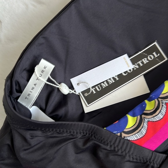 NWOT Trina Turk Plus Tanzania Scarf Plunge One Piece Swimsuit Size W22 - Picture 7 of 9